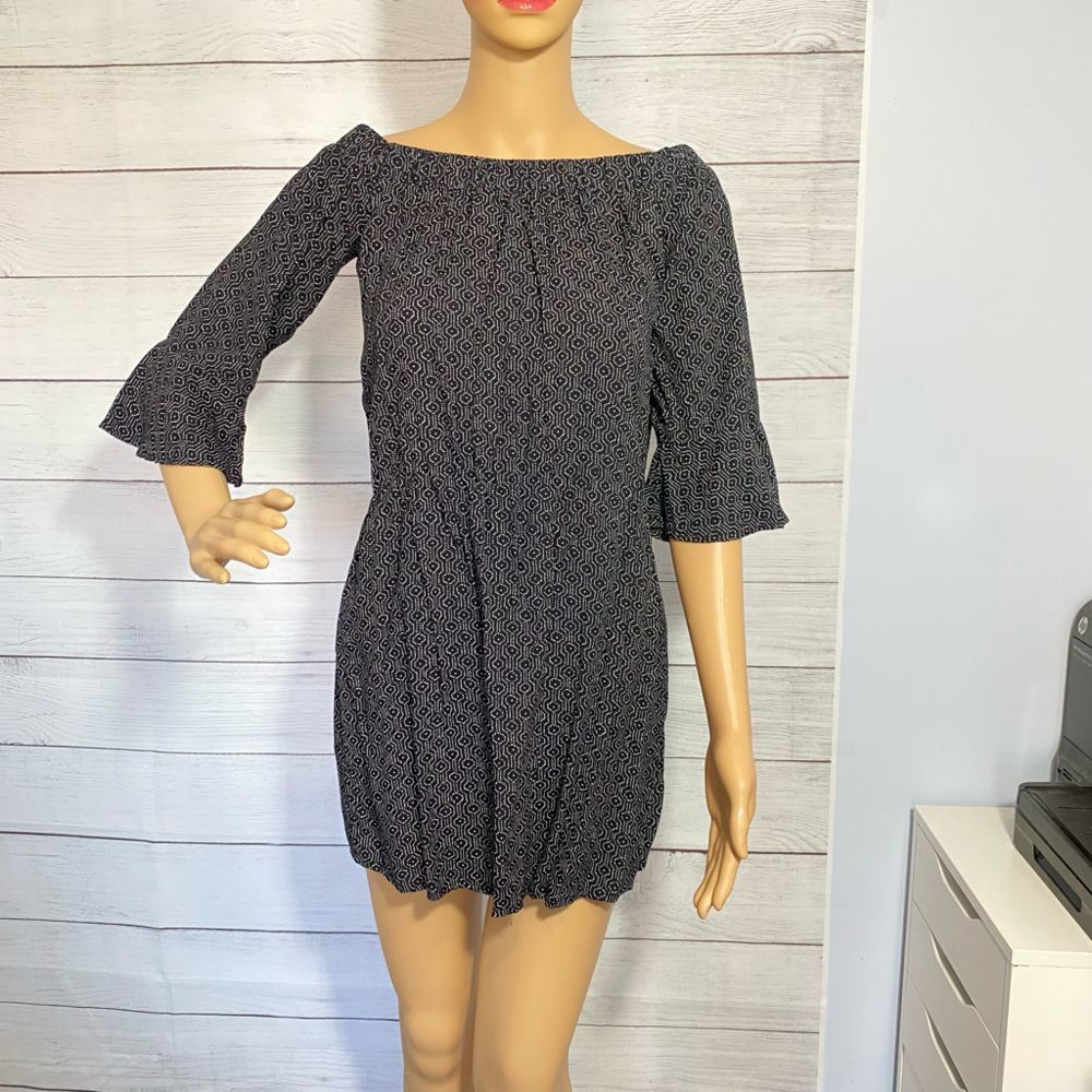 Swing dress. Off shoulders. XS